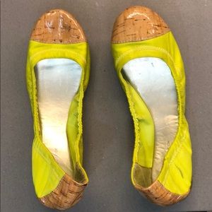 BCBG Eneration size 7.5 flats lime green/cork look